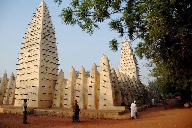Burkina Faso Mosque in Bobo Dioulasso.jpg